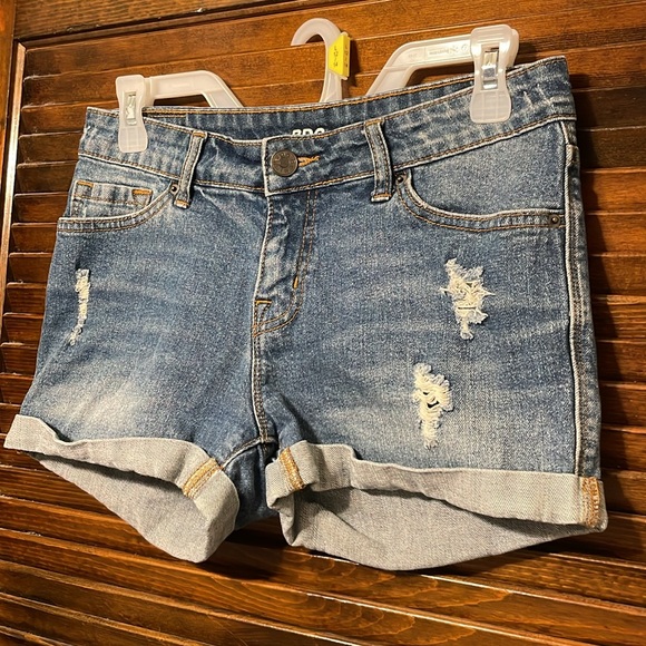 BDG Mid Rise Alexa Distressed Denim Shorts - Picture 4 of 10